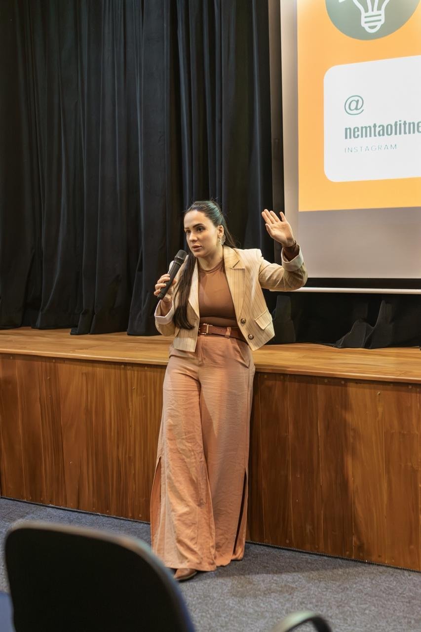 Fernanda palestrando